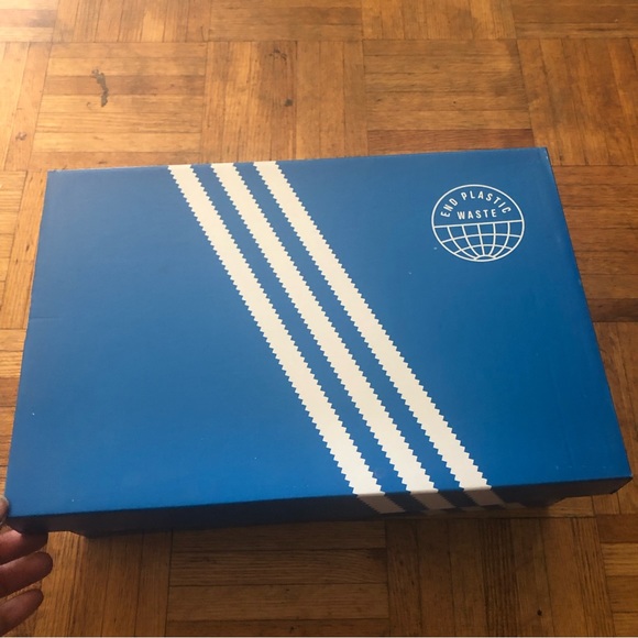 Adidas salmon coloured runners - Picture 6 of 10